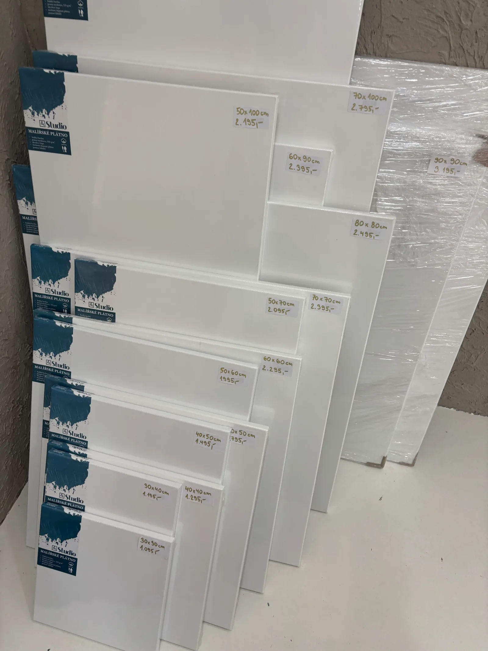 Choosing canvas size at No Limit Art – canvas painting Brno