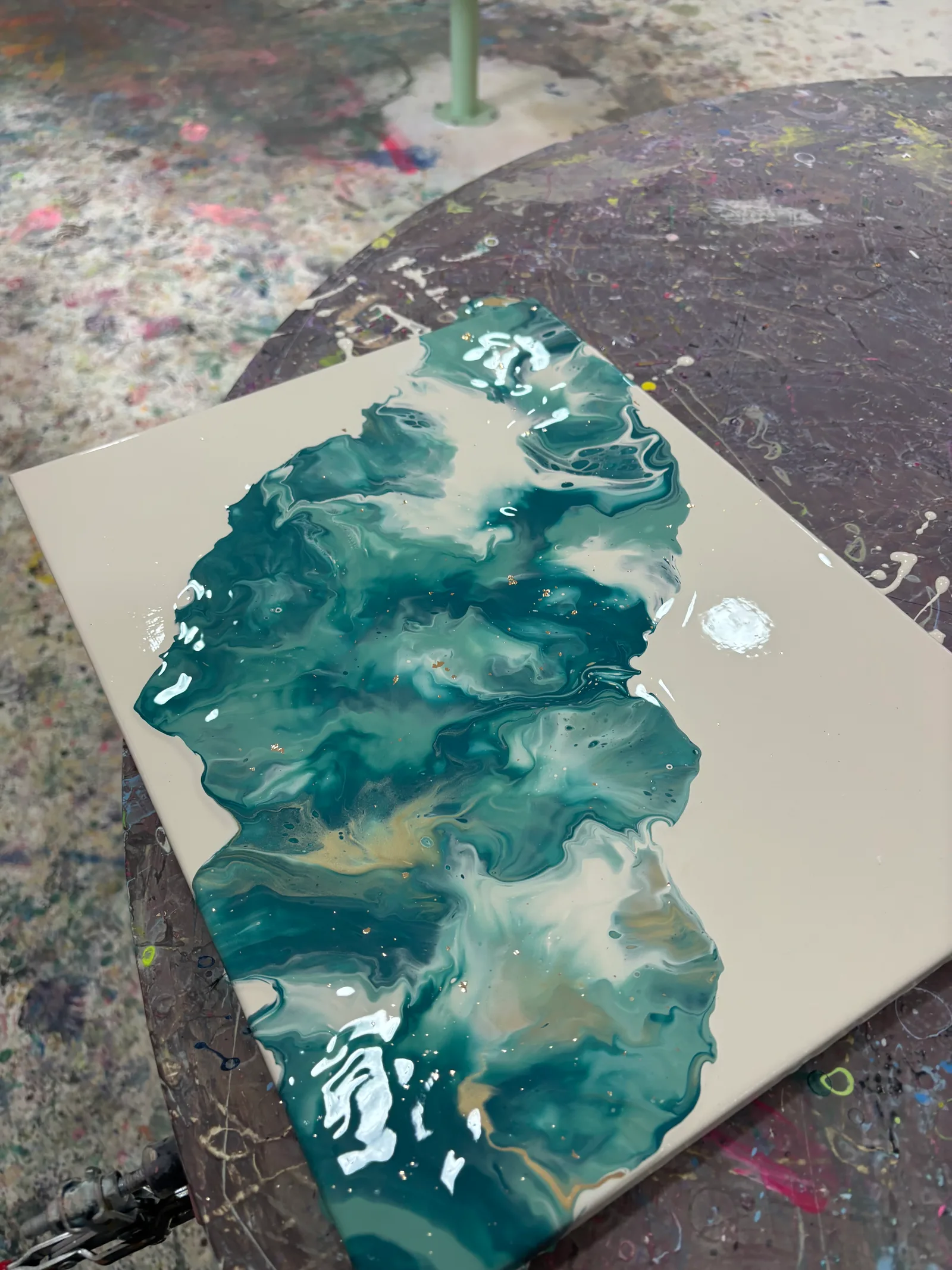Hairdryer painting experience at No Limit Art studio Brno